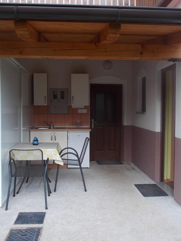 Apartment And Room Natasa Kobarid Habitación foto